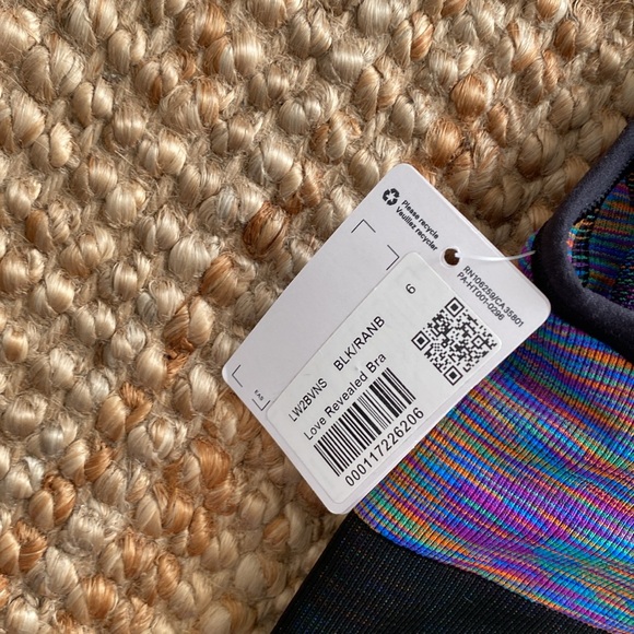 Lululemon Sports Bra New with Tags - Picture 3 of 3